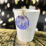 Blue Alphabet H Resin Round Keychain - Image 2